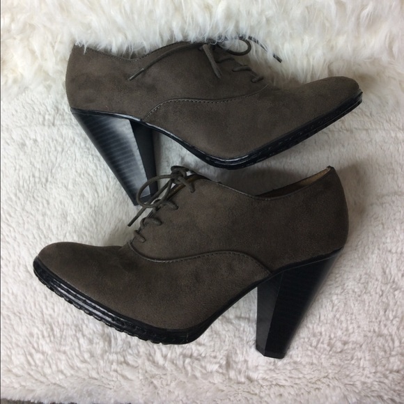 🍁🍁Sole Senseability Suede Lace up Shooties 9 - Picture 7 of 8